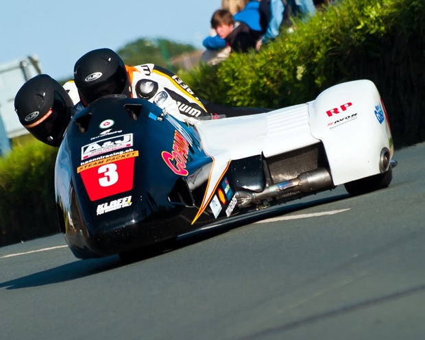 Isle of Man TT finishers Ben and Tom Birchall in action at the Southern 100 (Dean Turton)